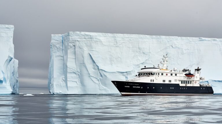 Antaractic by Adventure-ready Superyacht