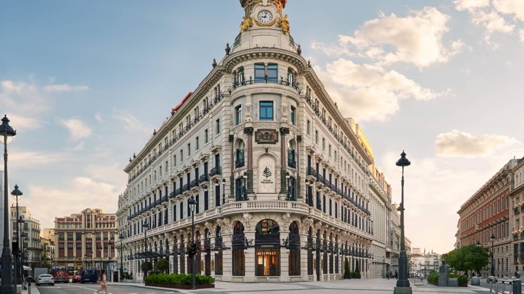 Spain’s passionate capital, Madrid masterfully blends imperial history with cutting-edge creativity, delivering refined luxury that feels both timeless and joyfully alive