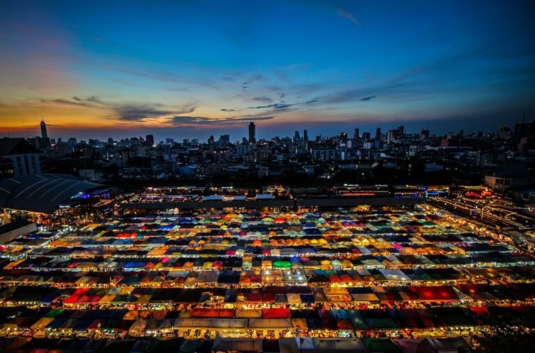 As a vibrant shopping and foodie hub, Bangkok is home to facinating markets that will appeal to every traveller's senses. Here are some of our favourites.