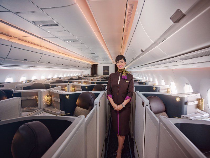 Etihad Business Class Review: Flying Hong Kong to Abu Dhabi on the Boeing 787 Dreamliner