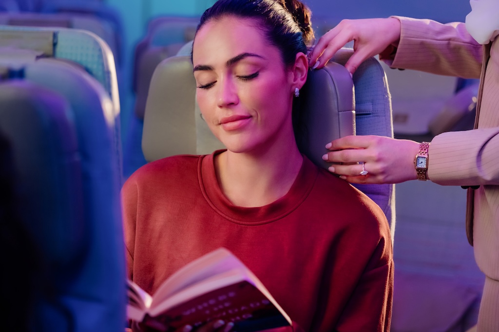 Emirates' new U-Dream headrest gives Economy Class passengers proper neck and head support on long-haul flights.
