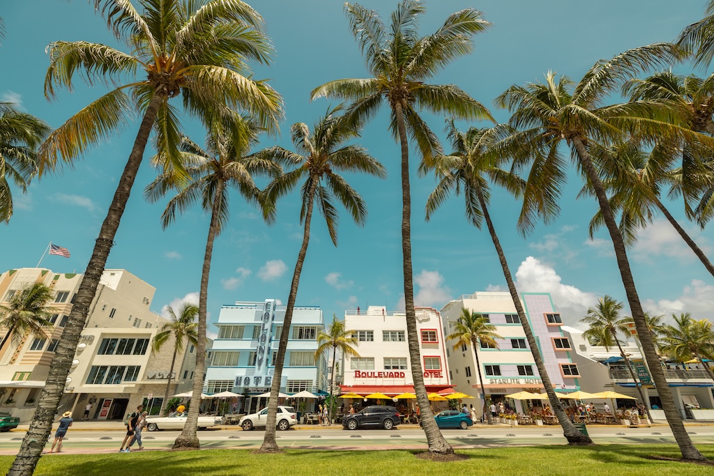 Craving a Miami weekend without the guesswork? This 48-hour itinerary blends free trolleys, iconic beaches, street art and live jazz into one easy plan.