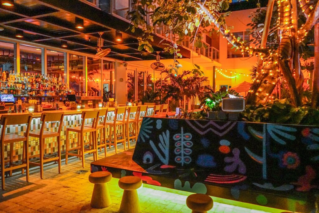 Craving a Miami weekend without the guesswork? This 48-hour itinerary blends free trolleys, iconic beaches, street art and live jazz into one easy plan.
