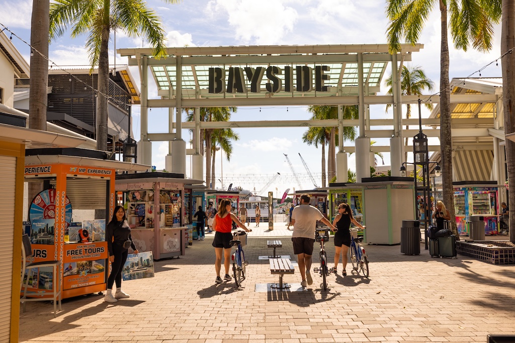 Craving a Miami weekend without the guesswork? This 48-hour itinerary blends free trolleys, iconic beaches, street art and live jazz into one easy plan.
