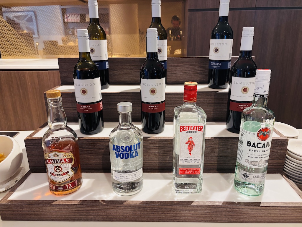 Tucked above the departure transit hall, Marhaba Lounge trades spectacle for comfort — a dependable, no-fuss stop before boarding at Changi's oldest terminal.