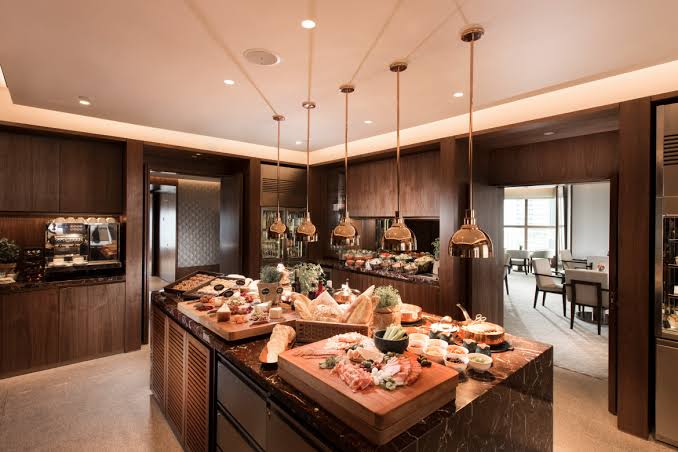 A Grand Dame Reinvented: My Stay at the Conrad Singapore Marina Bay