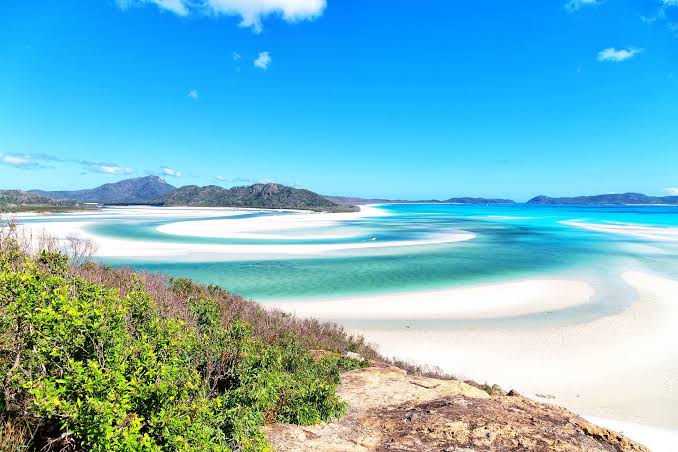 Australia is a continent, not a country in the conventional sense, and one of colour, culture, history and staggering natural diversity. Explore the nation's ever-changing landscapes with this guide to Australia's best travel regions.