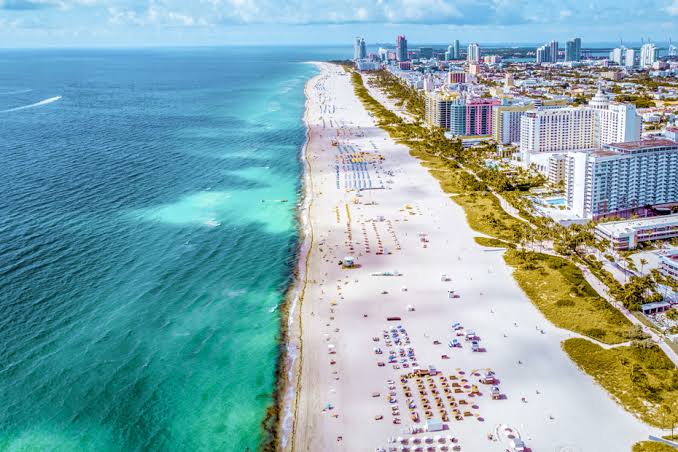 Craving a Miami weekend without the guesswork? This 48-hour itinerary blends free trolleys, iconic beaches, street art and live jazz into one easy plan.