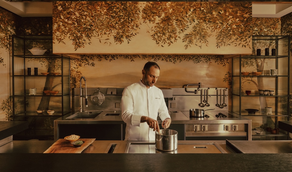 Aman Venice has launched The Palazzo Kitchen Table, a new dining experience designed to celebrate the seasonal excellence of the Veneto region. 