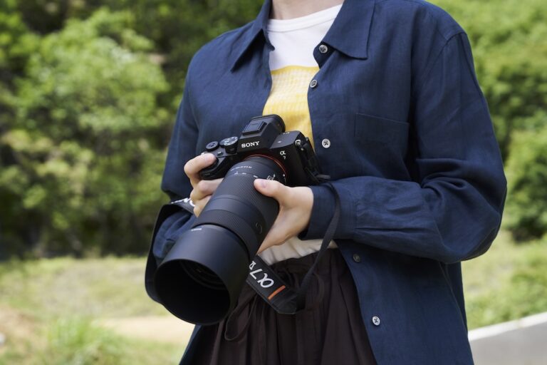Sony has introduced a new 100-400mm super-telephoto zoom for full-frame Alpha cameras that's perfect for first-time telephoto shooters.