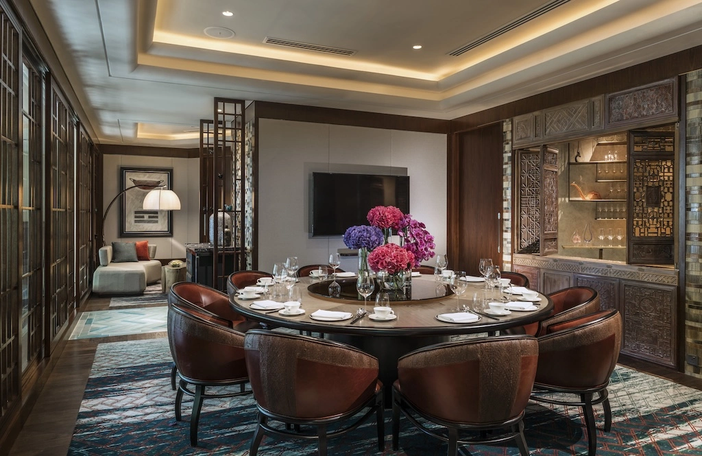 Four Seasons Hotel Singapore has launched a Three-Bedroom Premier Suite of 180 square metres, with a private entrance, designed for families and groups travelling together.