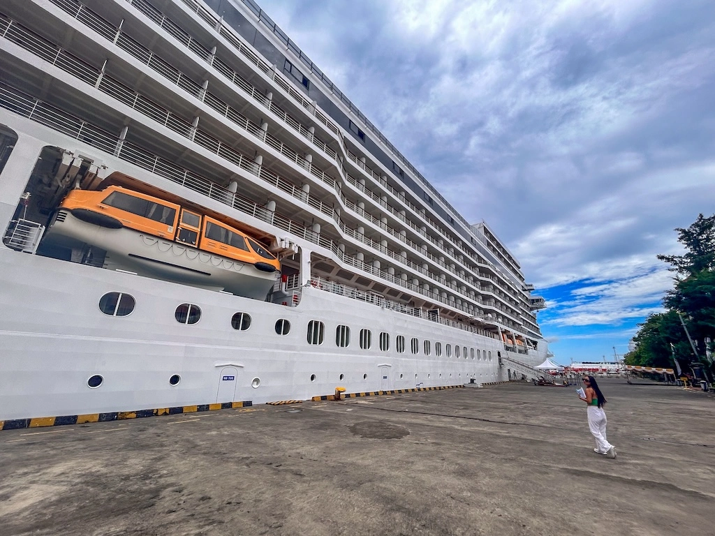 Nick Walton departs Bali on a spectacular cruise across Indonesia and down Australia's east coast aboard the Seven Seas Explorer.