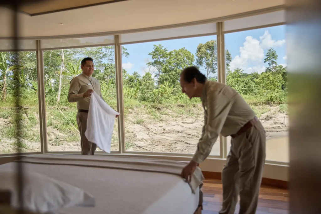 An Amazon River luxury cruise blends raw rainforest adventure with boutique-hotel comfort. Here’s how to choose your route, ship and season wisely.