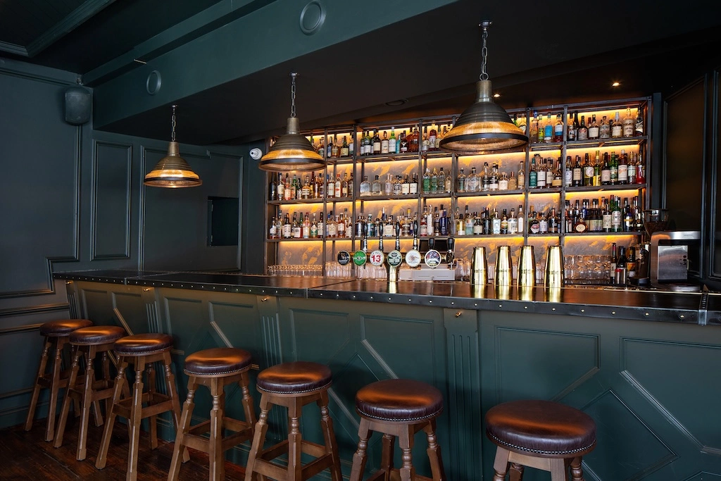 Spend 48 hours in Dublin the luxurious way, from Georgian townhouse hotels and the Book of Kells to Michelin-starred tasting menus and Phoenix Park’s deer.
