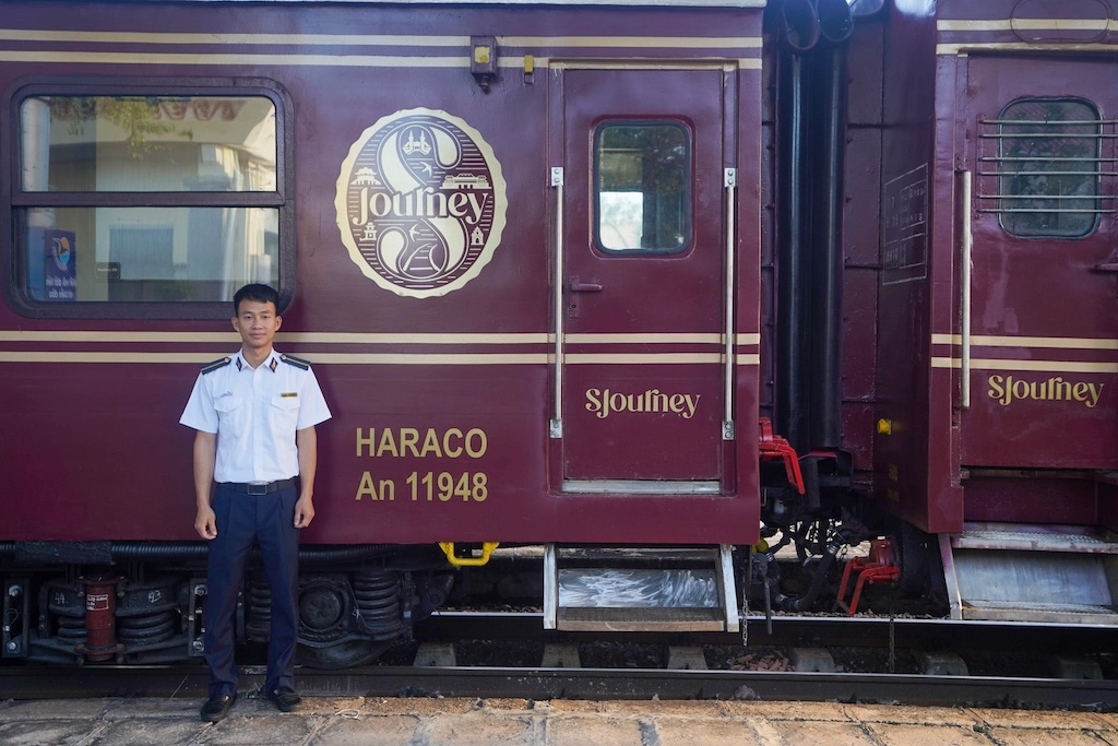 SJourney guests on a cultural excursion in Vietnam
