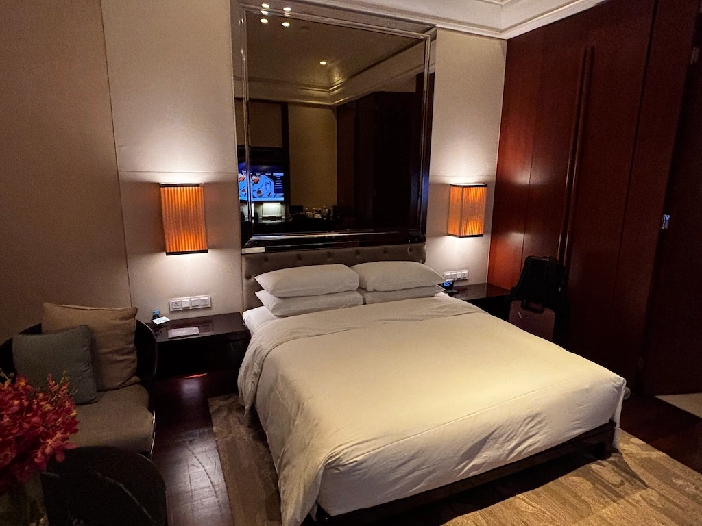 Two restored landmarks, one intimate luxury hotel: The Capitol Kempinski Singapore pairs colonial grandeur with boutique calm in the heart of the Civic District.