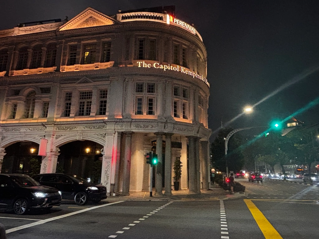 Two restored landmarks, one intimate luxury hotel: The Capitol Kempinski Singapore pairs colonial grandeur with boutique calm in the heart of the Civic District.
