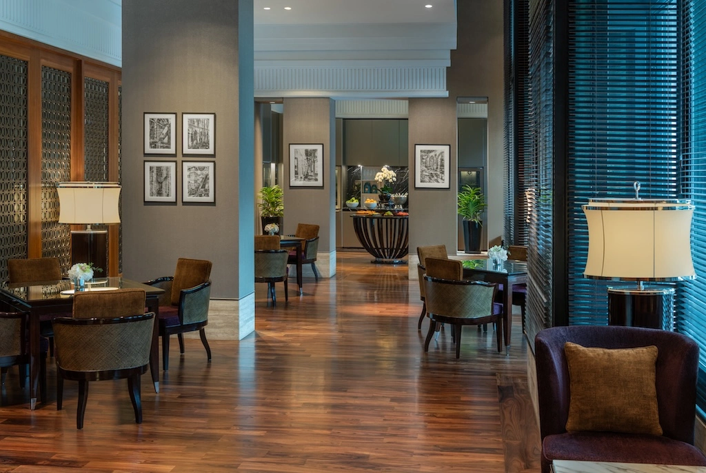 Two restored landmarks, one intimate luxury hotel: The Capitol Kempinski Singapore pairs colonial grandeur with boutique calm in the heart of the Civic District.