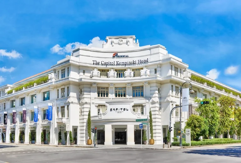 Two restored landmarks, one intimate luxury hotel: The Capitol Kempinski Singapore pairs colonial grandeur with boutique calm in the heart of the Civic District.