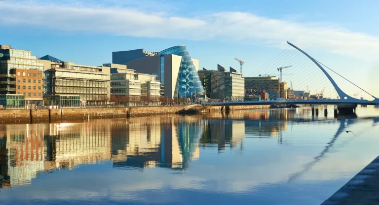 Spend 48 hours in Dublin the luxurious way, from Georgian townhouse hotels and the Book of Kells to Michelin-starred tasting menus and Phoenix Park’s deer.