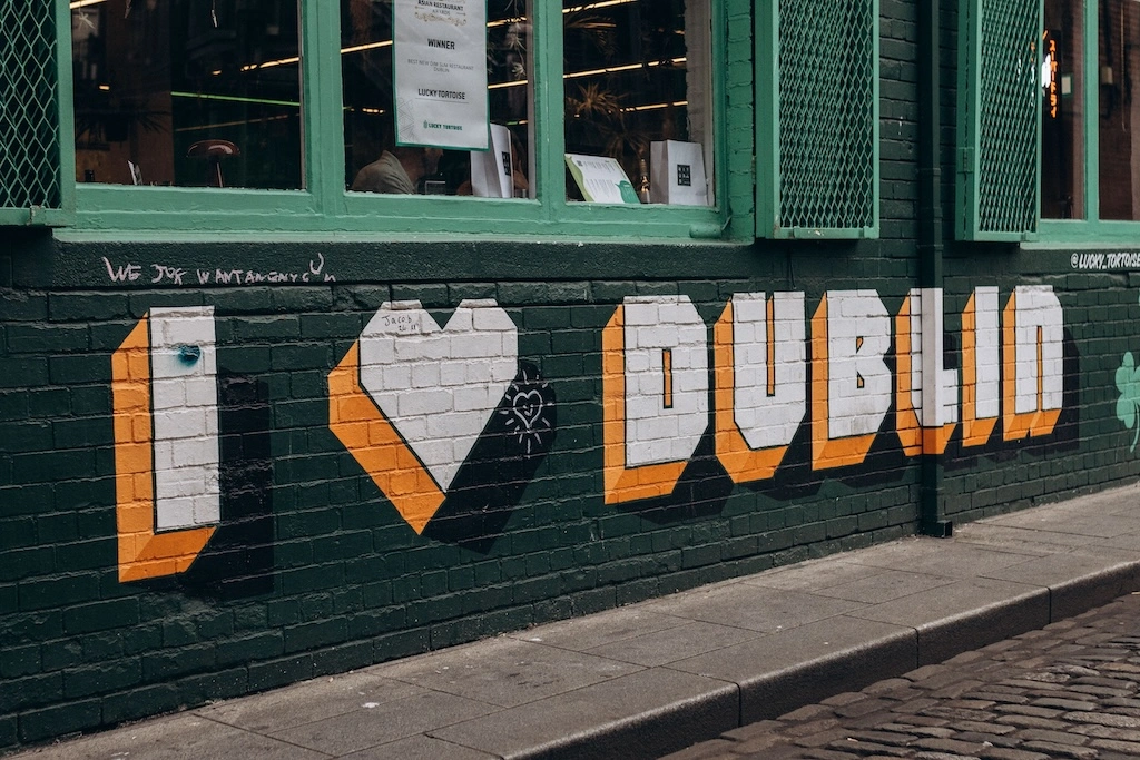 Spend 48 hours in Dublin the luxurious way, from Georgian townhouse hotels and the Book of Kells to Michelin-starred tasting menus and Phoenix Park’s deer.